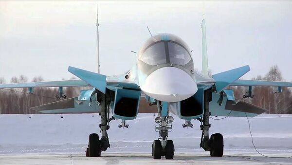 Выполнение сложных элементов летной подготовки на бомбардировщиках Су-34 в Челябинской области - Sputnik Армения