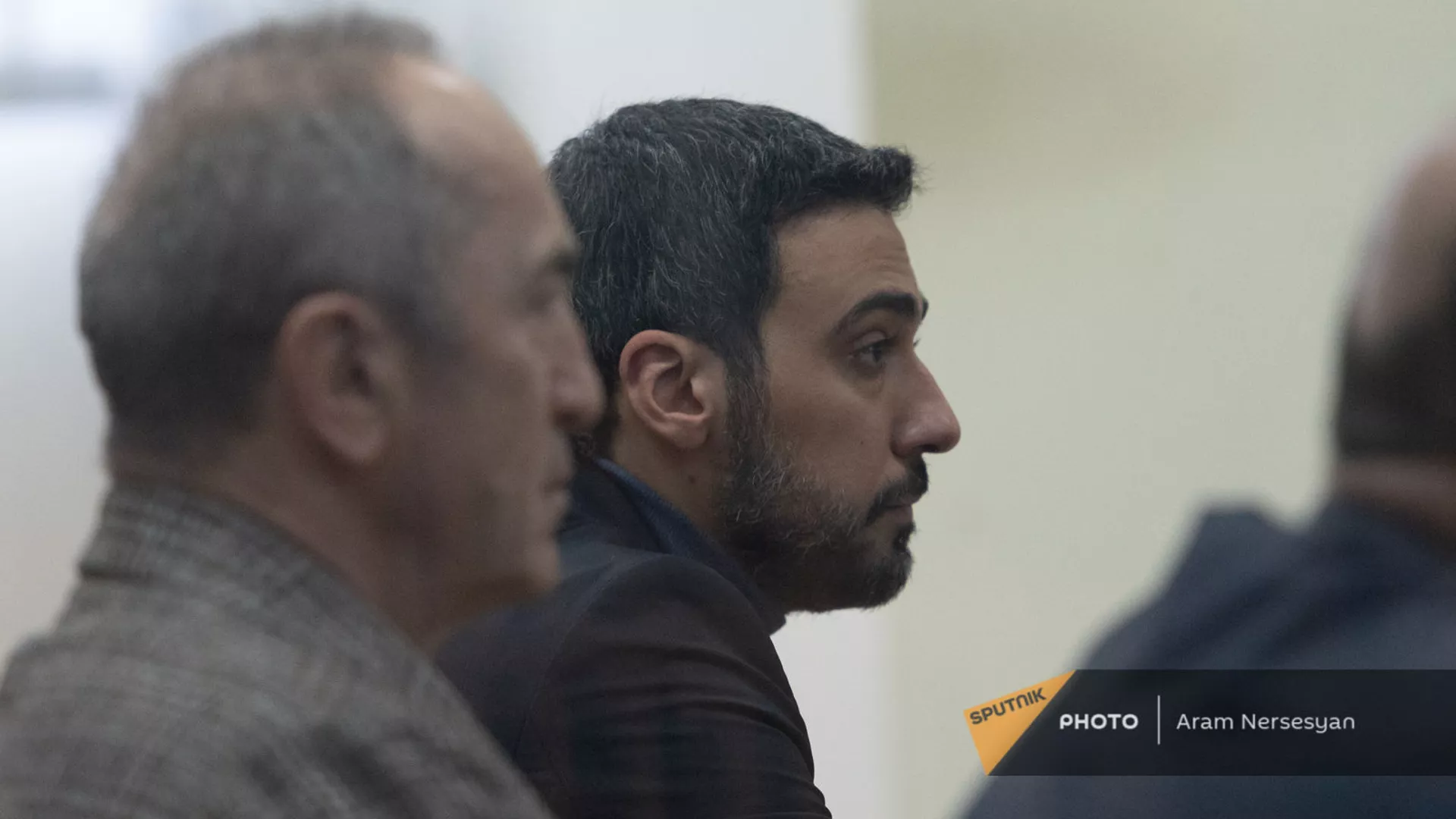 Роберт Кочарян с адвокатом Арамом Вардеваняном в зале Шенгавитского суда (2 февраля 2021). Еревaн - Sputnik Армения, 1920, 25.05.2021