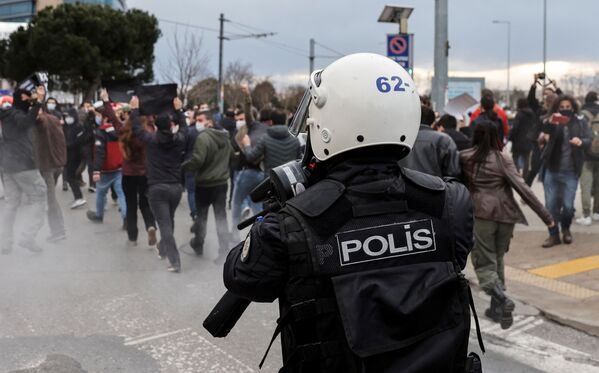Թուրքիայի ոստիկանությունը ցրում է Ստամբուլի հանրահավաքը - Sputnik Արմենիա