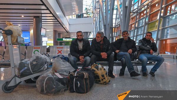 Ситуация в аэропорту Звартноц с депортированными из России гражданами (3 февраля 2021). Еревaн - Sputnik Армения