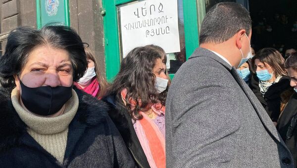 Родители учеников школы N25 проводят акцию протеста против назначения нового директора (4 февраля 2021). Гюмри - Sputnik Արմենիա