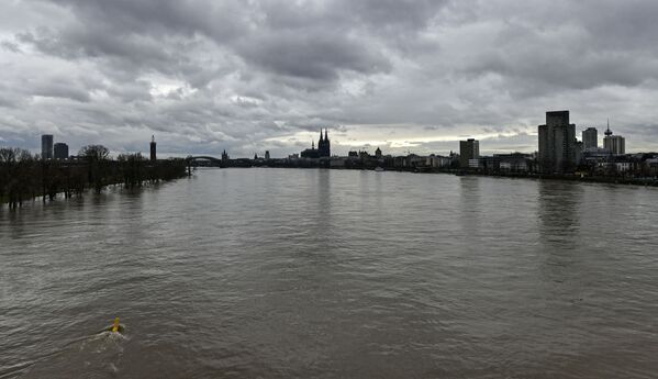 Ամպամած երկինքն ու Ռեյն գետը. Գերմանիա, Քյոլն - Sputnik Արմենիա