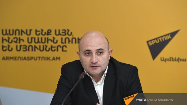 Мехак Апресян на пресс-конференции бывших председателей Госкомитета по туризму в мультимедийном пресс-центре Sputnik Армения (5 февраля 2021). Еревaн - Sputnik Արմենիա