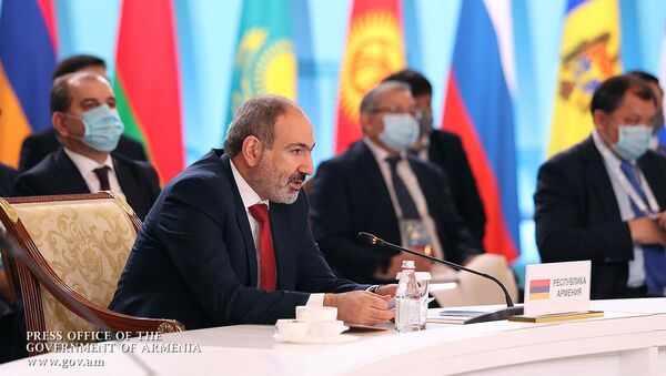 Премьер-министр Армении Никол Пашинян в пятницу на заседании Евразийского межправсовета в Алма-Ате  - Sputnik Армения