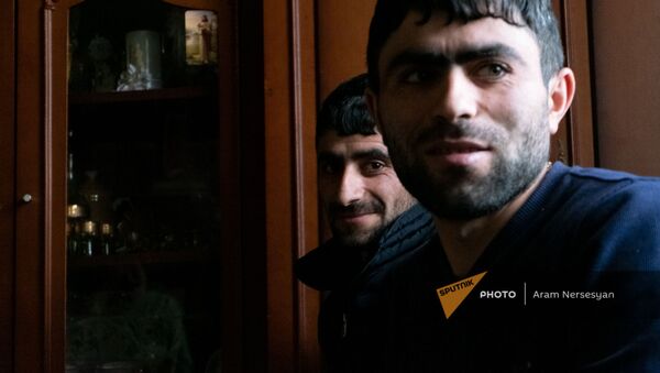 Жора и Нарек Геворкяны (4 февраля 2021)․ Гехакерт - Sputnik Армения