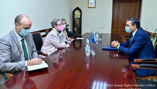 Омбудсмен Арман Татоян провел рабочую встречу с главой делегации ЕС в Армении, послом Андреа Викторини (6 февраля 2021). Еревaн - Sputnik Արմենիա