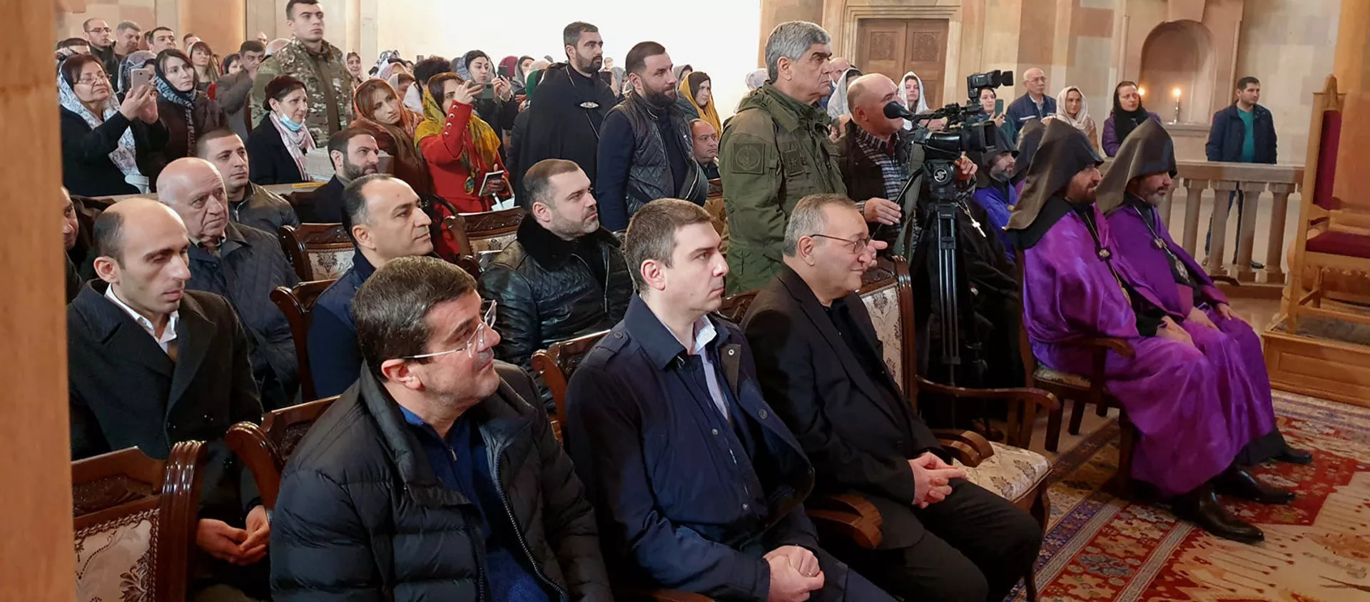 Виталий Баласанян на первой епархиальной литургии в Соборе Пресвятой Богородицы Арцахской епархии (7 февраля 2021). Степанакерт - Sputnik Армения, 1920, 21.02.2021