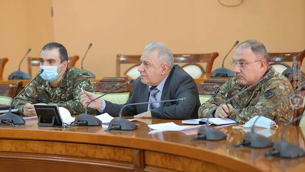 Министр обороны РА Вагаршак Арутюнян встретился с родственниками военнослужащих, пропавших без вести в карабахской войне (8 февраля 2021). Еревaн - Sputnik Արմենիա