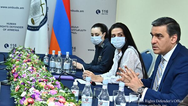 Омбудсмен Арман Татоян обсудил со специалистами СМИ проекты, предусматривающие запрет на цитирование анонимных источников (11 девраля 2021). Еревaн - Sputnik Армения