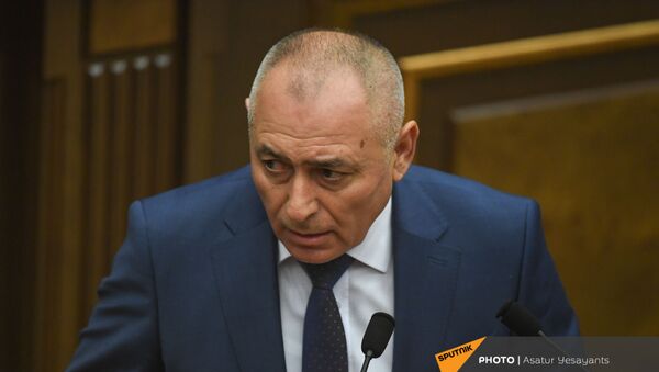 Министр по чрезвычайным ситуациям Андраник Пилоян на заседании в Парламенте (10 февраля 2021). Еревaн - Sputnik Արմենիա