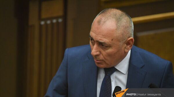Министр по чрезвычайным ситуациям Андраник Пилоян на заседании в Парламенте (10 февраля 2021). Еревaн - Sputnik Армения