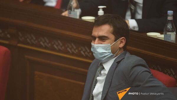 Министр высокотехнологической промышленности Акоб Аршакян на заседании в Парламенте (10 февраля 2021). Еревaн - Sputnik Արմենիա