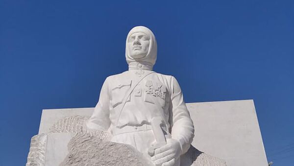 Памятник Гарегину Нжде в Мартуни - Sputnik Армения