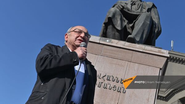 Вазген Манукян выступает на митинге оппозиции (12 февраля 2021). Еревaн - Sputnik Армения