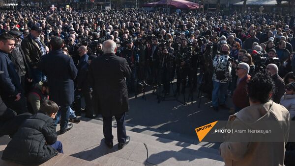 Вазген Манукян выступает на митинге оппозиции (12 февраля 2021). Еревaн - Sputnik Արմենիա