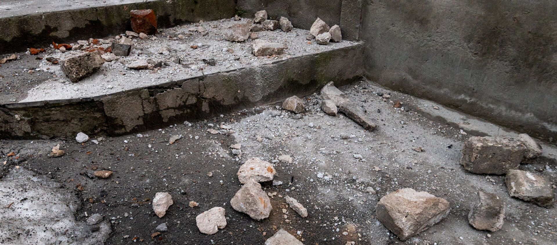 Последствия землетрясения по адресу Смбата Зоравара 40 (13 февраля 2021). Еревaн - Sputnik Армения, 1920, 14.02.2021