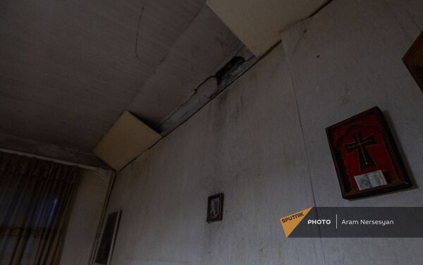 Последствия землетрясения по адресу Смбата Зоравара 40 (13 февраля 2021). Еревaн - Sputnik Армения