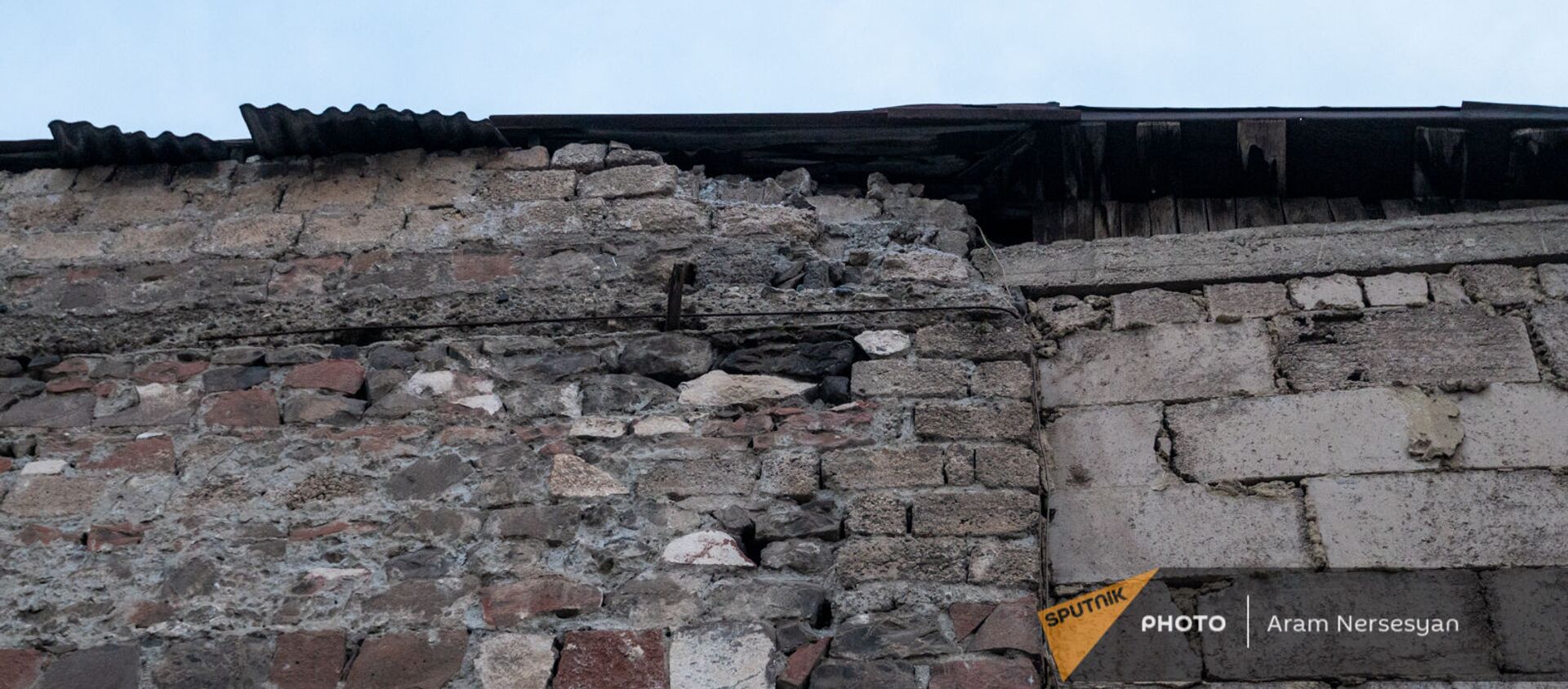Последствия землетрясения по адресу Смбата Зоравара 40 (13 февраля 2021). Еревaн - Sputnik Армения, 1920, 15.02.2021