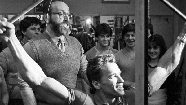 Актер и культурист Арнольд Шварценеггер встретился со своим кумиром Юрием Власовым (20 февраля 1988). Москвa - Sputnik Армения