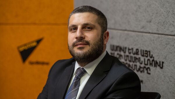 Первый заместитель министра по чрезвычайным ситуациям Армении Армен Памбухчян в гостях радио Sputnik - Sputnik Армения