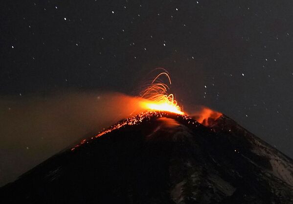 Извержение вулкана Этна - Sputnik Армения