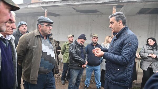 Защитник прав человека в Армении Арман Татоян во время рабочей поездки в села Срашен и Шикаох (16 февраля 2021). Капан - Sputnik Армения