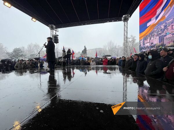 Վազգեն Մանուկյանն ընդդիմության հանրահավաքի ժամանակ. Ազատության հրապարակ, 20 փետրվարի,  2021թ. - Sputnik Արմենիա