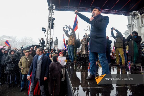 Ишхан Сагателян выступает на митинге оппозиции (20 февраля 2021). Еревaн - Sputnik Армения