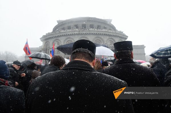 Священнослужители на митинге оппозиции (20 февраля 2021). Еревaн - Sputnik Армения