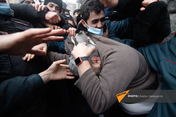 Потасовка на митинге оппозиции (20 февраля 2021). Еревaн - Sputnik Армения