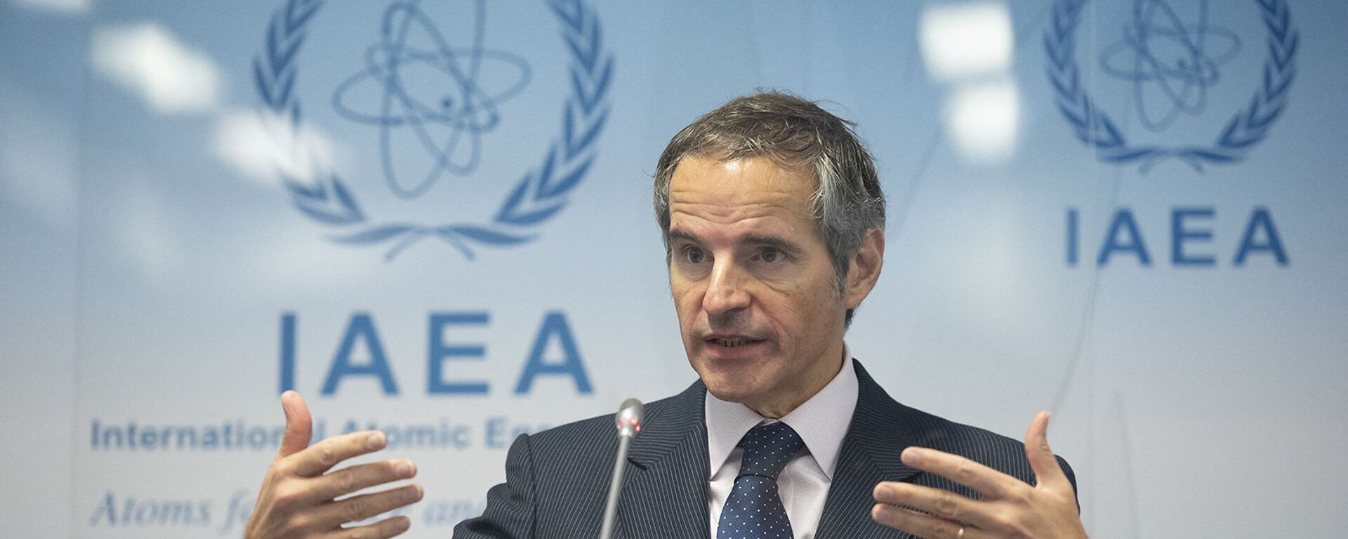 Генеральный директор Международного агентства по атомной энергии (МАГАТЭ) Рафаэль Гросси выступает на пресс-конференции в штаб-квартире ООН (18 ноября 2020). Вена - Sputnik Армения, 1920, 20.02.2021
