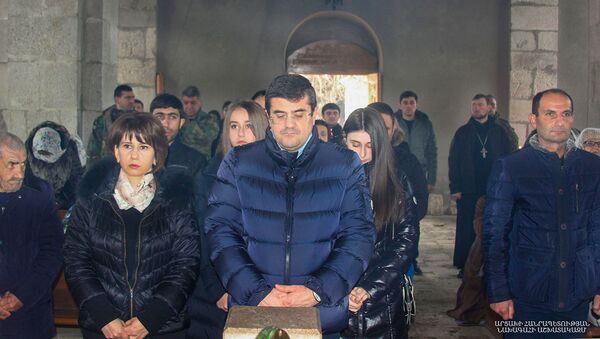 Президент Карабаха Араик Арутюнян с семьей посетил Святую литургию в монастыре Амараса (21 февраля 2021). Карабах - Sputnik Արմենիա
