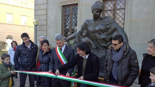 В итальянской Тоскане выставлен на показ мемориал Армянская мать Вигена Аветиса - Sputnik Армения