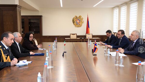 Министр обороны Вагаршак Арутюнян встретился с ЧП послом Ирана Аббасом Бадахшан Зоури (22 февраля 2021). Еревaн - Sputnik Армения