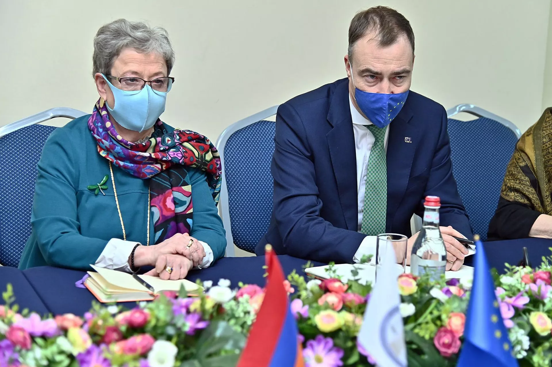 Арман Татоян обсудил со спецпредставителем ЕС вопрос возвращения армянских пленных Арман Татоян обсудил со спецпредставителем ЕС вопрос возвращения армянских пленных - Sputnik Армения, 1920, 23.02.2021