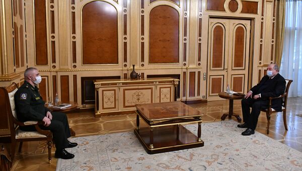 Президент Армен Саркисян провел встречу с генерал-лейтенантом Рустамом Мурадовым (24 февраля 2021). Еревaн - Sputnik Արմենիա