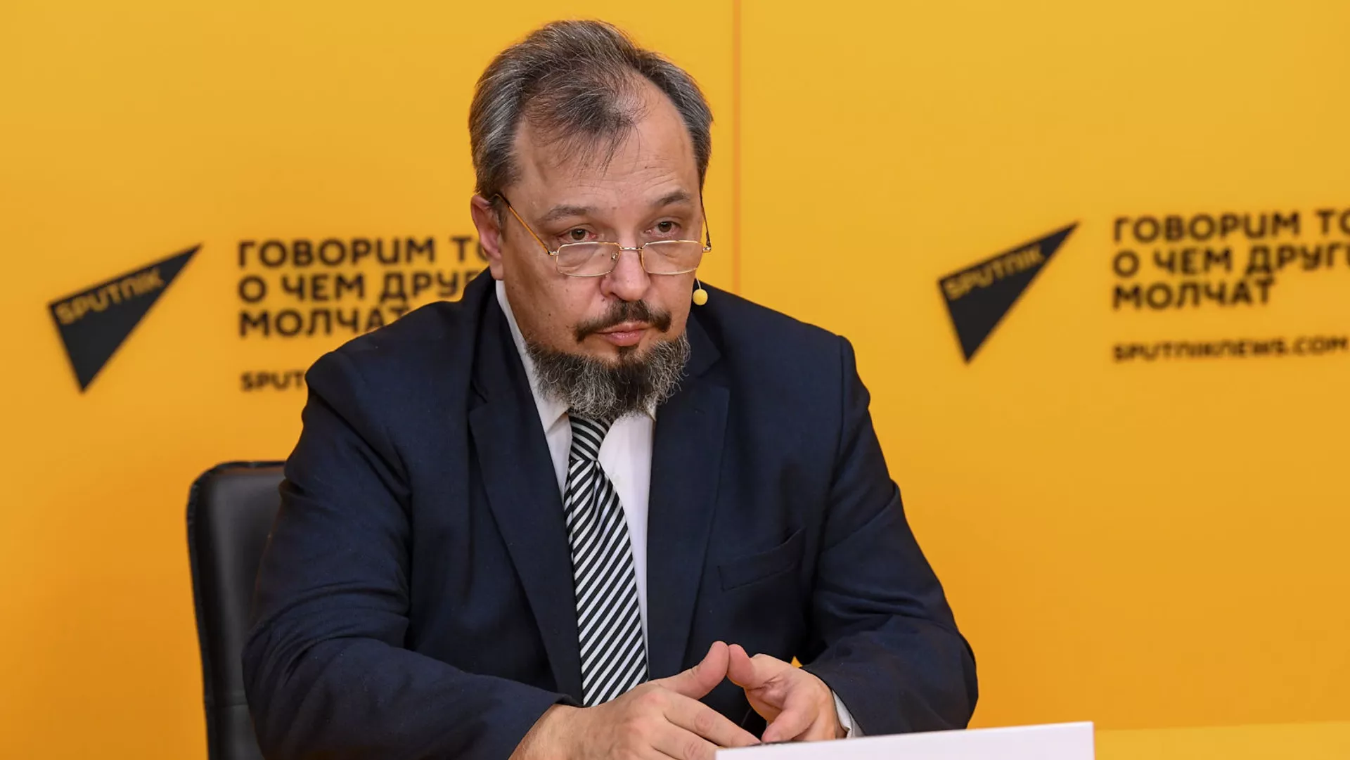 Главный редактор аналитического журнала Геоэнергетика.инфо Борис Марцинкевич во время видеомоста Энергетика, транзит и грузооборот Закавказья (24 февраля 2021). Москва
