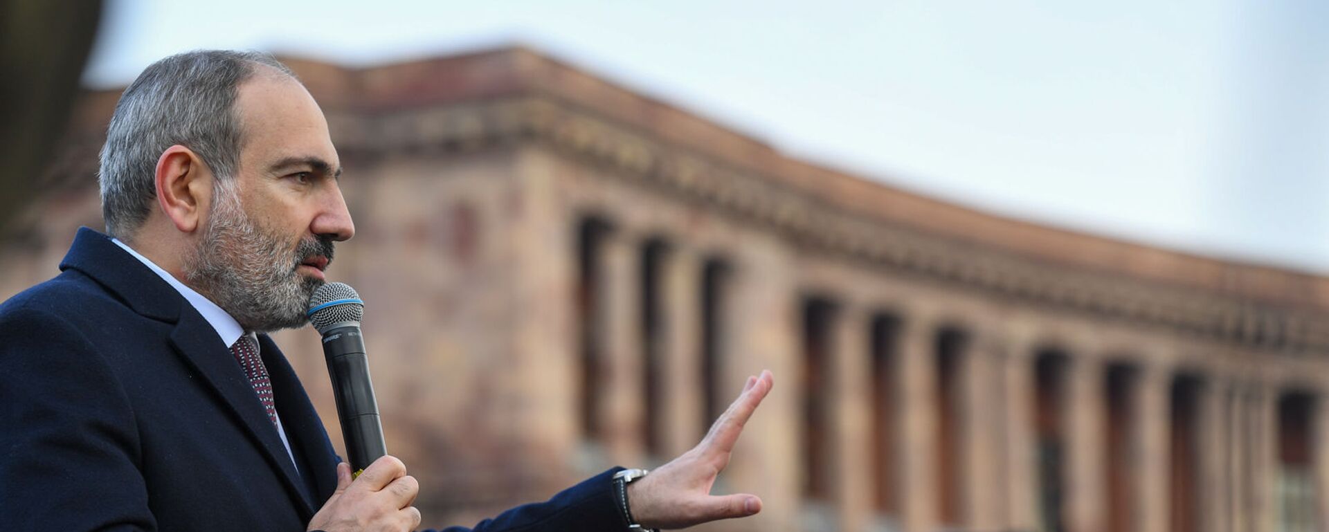 Премьер-министр Никол Пашинян со своими сторонниками во время митинга на площади Республики (25 февраля 2021). Еревaн - Sputnik Армения, 1920, 27.03.2021