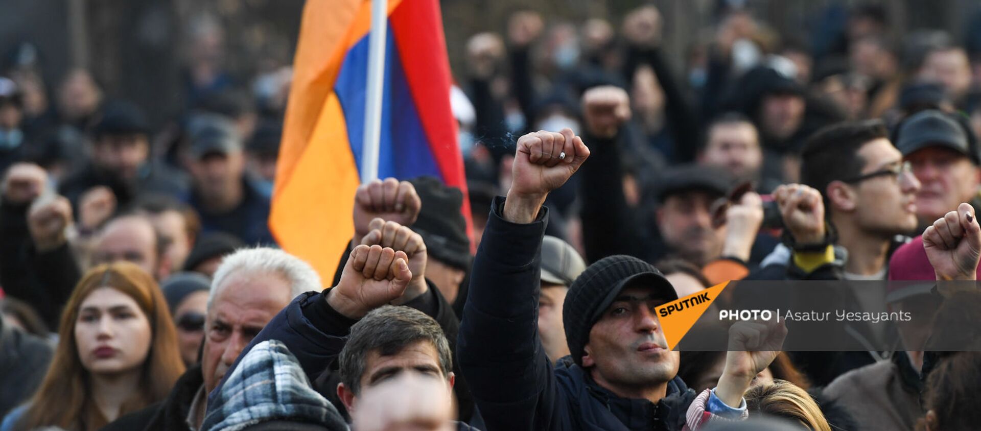 Митинг оппозиции на проспекте Баграмяна у здания Национального собрания Армении (25 февраля 2021). Еревaн - Sputnik Արմենիա, 1920, 22.07.2021