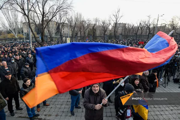 Митинг оппозиции на проспекте Баграмяна у здания Национального собрания Армении (25 февраля 2021). Еревaн Митинг оппозиции на проспекте Баграмяна у здания Национального собрания Армении (25 февраля 2021). Еревaн - Sputnik Армения