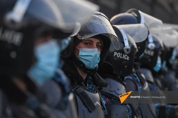 Митинг оппозиции на проспекте Баграмяна у здания Национального собрания Армении (25 февраля 2021). Еревaн Митинг оппозиции на проспекте Баграмяна у здания Национального собрания Армении (25 февраля 2021). Еревaн - Sputnik Армения