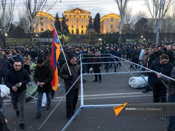 Оппозиция устанавливает палатки на проспекте Баграмяна у здания Национального собрания Армении (25 февраля 2021). Еревaн Оппозиция устанавливает палатки на проспекте Баграмяна у здания Национального собрания Армении (25 февраля 2021). Еревaн - Sputnik Армения