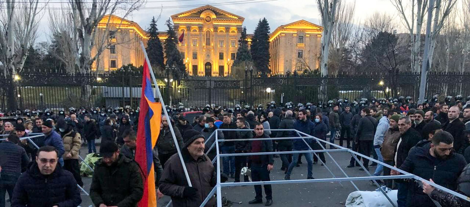Оппозиция устанавливает палатки на проспекте Баграмяна у здания Национального собрания Армении (25 февраля 2021). Еревaн - Sputnik Արմենիա, 1920, 25.02.2021