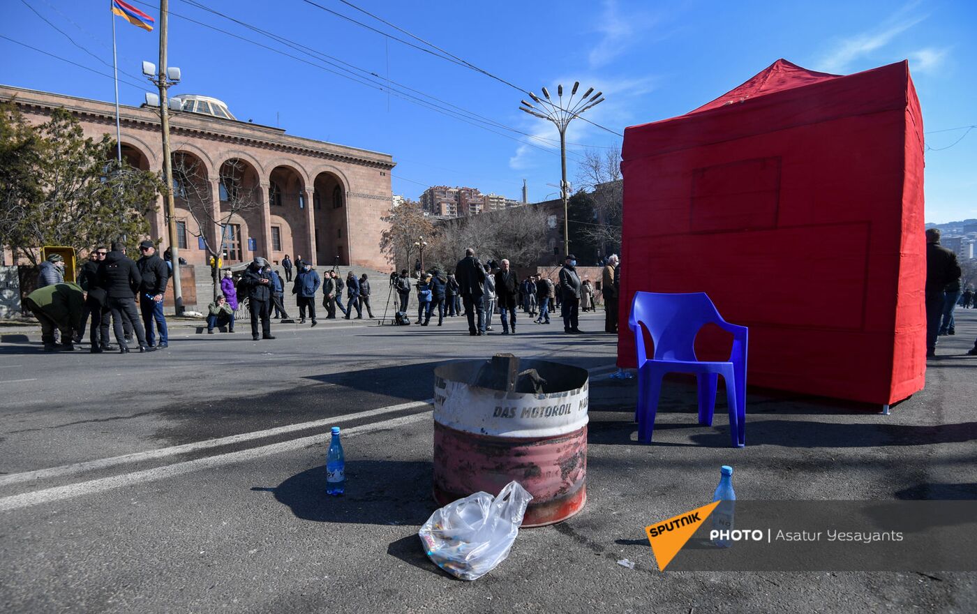 Репортаж об активистах, ночевавших на Баграмяна после заявления Генштаба ВС  Армении