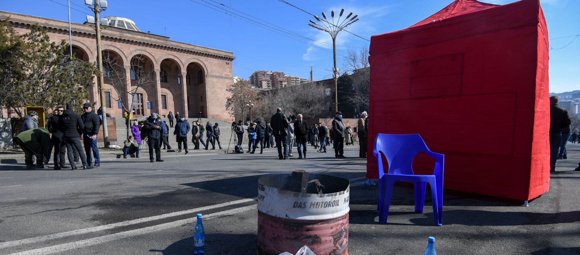 Второй день палаточной акции оппозиции на перекрытом проспекте Баграмяна (26 февраля 2021). Еревaн - Sputnik Армения, 1920, 11.03.2021