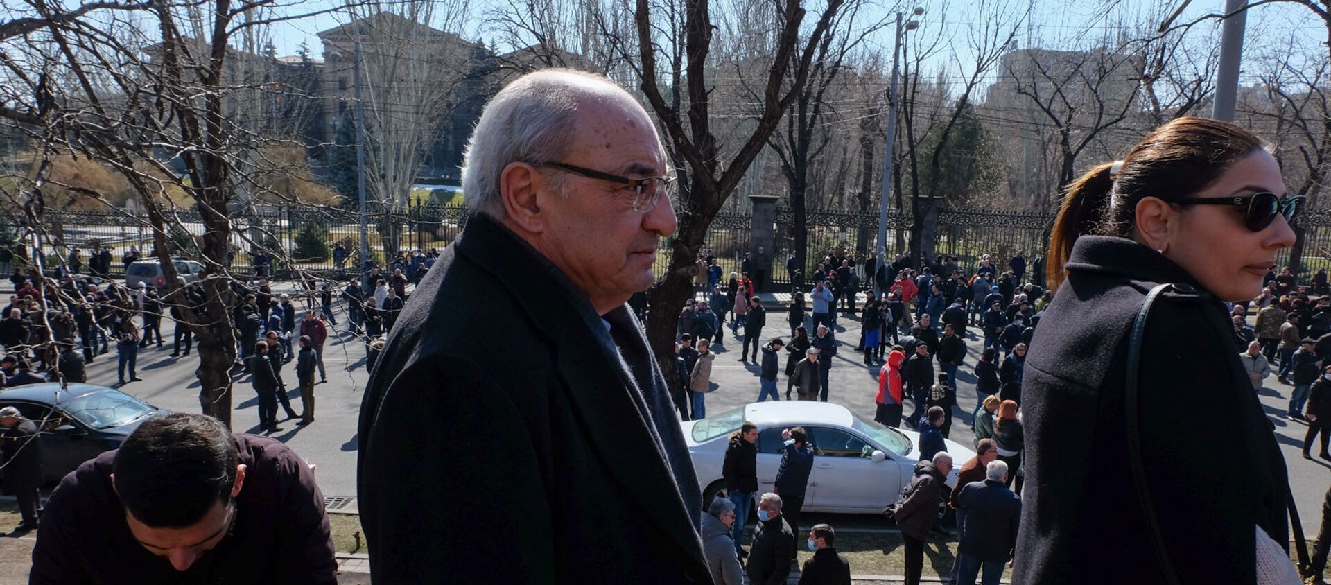 Вазген Манукян на проспекте Баграмяна перед началом митинга оппозиции (26 февраля 2021). Еревaн - Sputnik Армения, 1920, 26.02.2021