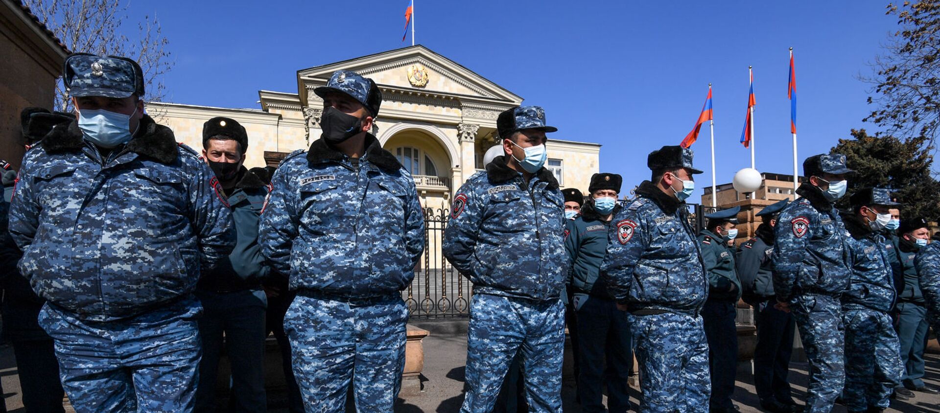 Полиция на проспекте Баграмяна во время митинга оппозиции (26 февраля 2021). Еревaн - Sputnik Армения, 1920, 03.03.2021