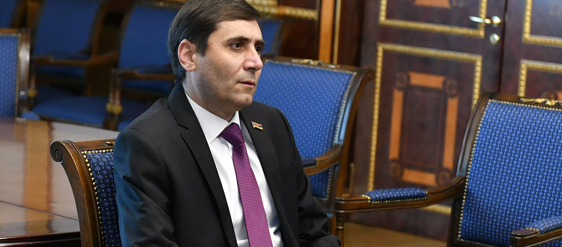 Секретарь парламентской фракции Процветающая Армения Арман Абовян на встрече с президентом Армении (26 февраля 2021). Еревaн - Sputnik Армения, 1920, 25.04.2021