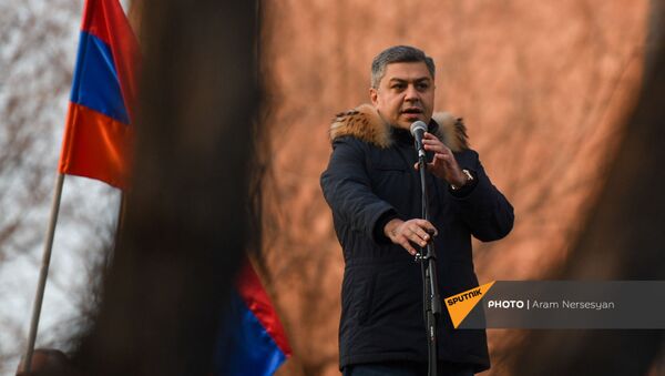 Речь Артура Ванецяна во время митинга оппозиции на проспекте Баграмяна (26 февраля 2021). Еревaн - Sputnik Армения
