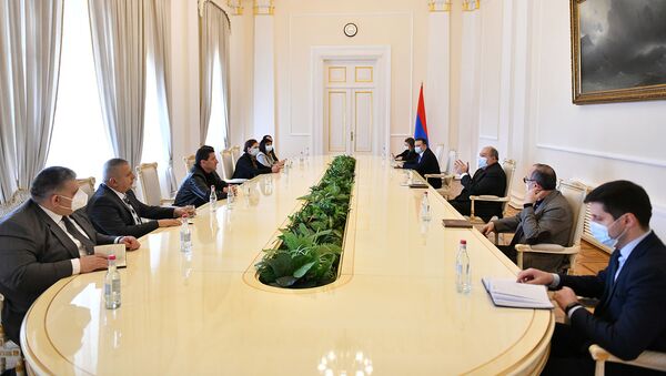 Президент Армен Саркисян встретился с не входящими в парламентские фракции депутатами (27 февраля 2021). Еревaн - Sputnik Армения